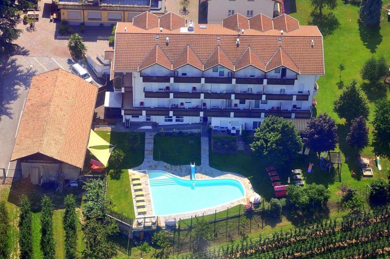 Hotel Garni Gruener Baum ライヴェス エクステリア 写真
