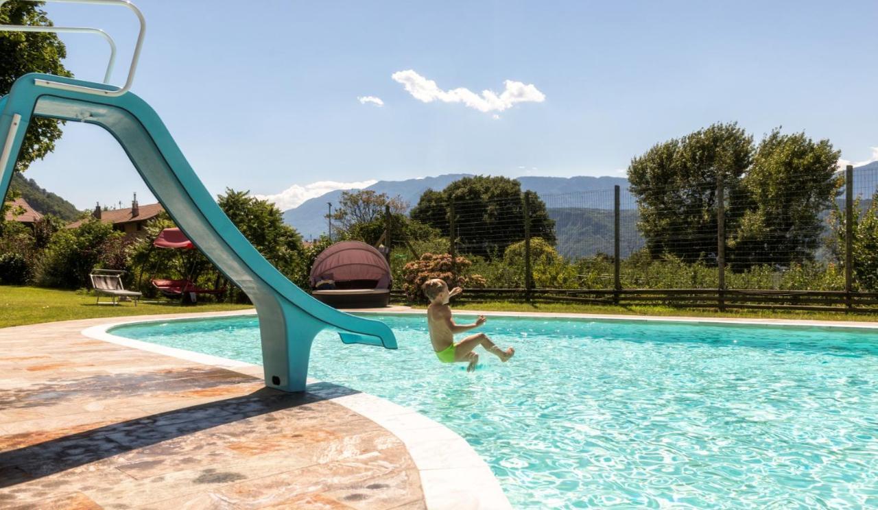 Hotel Garni Gruener Baum ライヴェス エクステリア 写真
