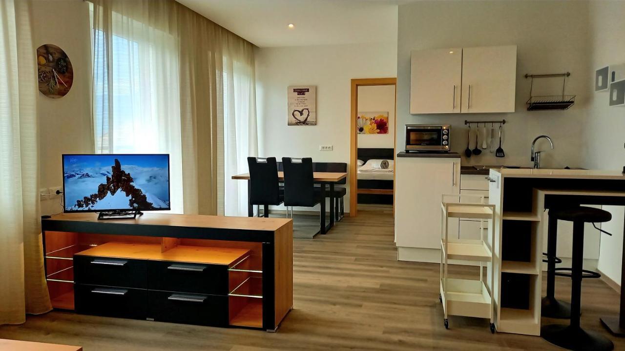Hotel Garni Gruener Baum ライヴェス エクステリア 写真