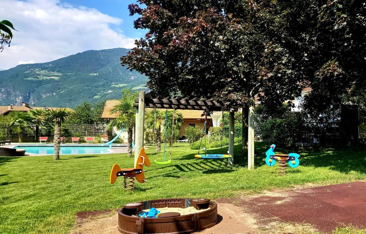 Hotel Garni Gruener Baum ライヴェス エクステリア 写真