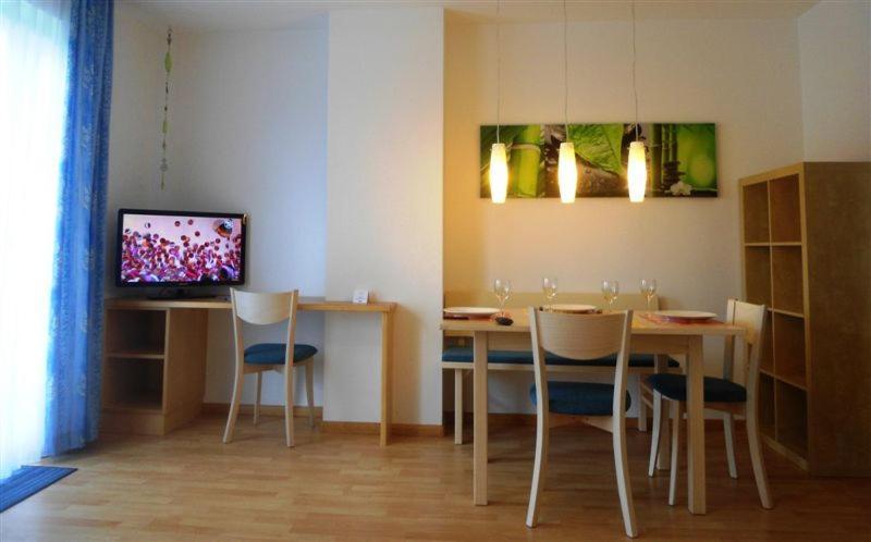 Hotel Garni Gruener Baum ライヴェス エクステリア 写真