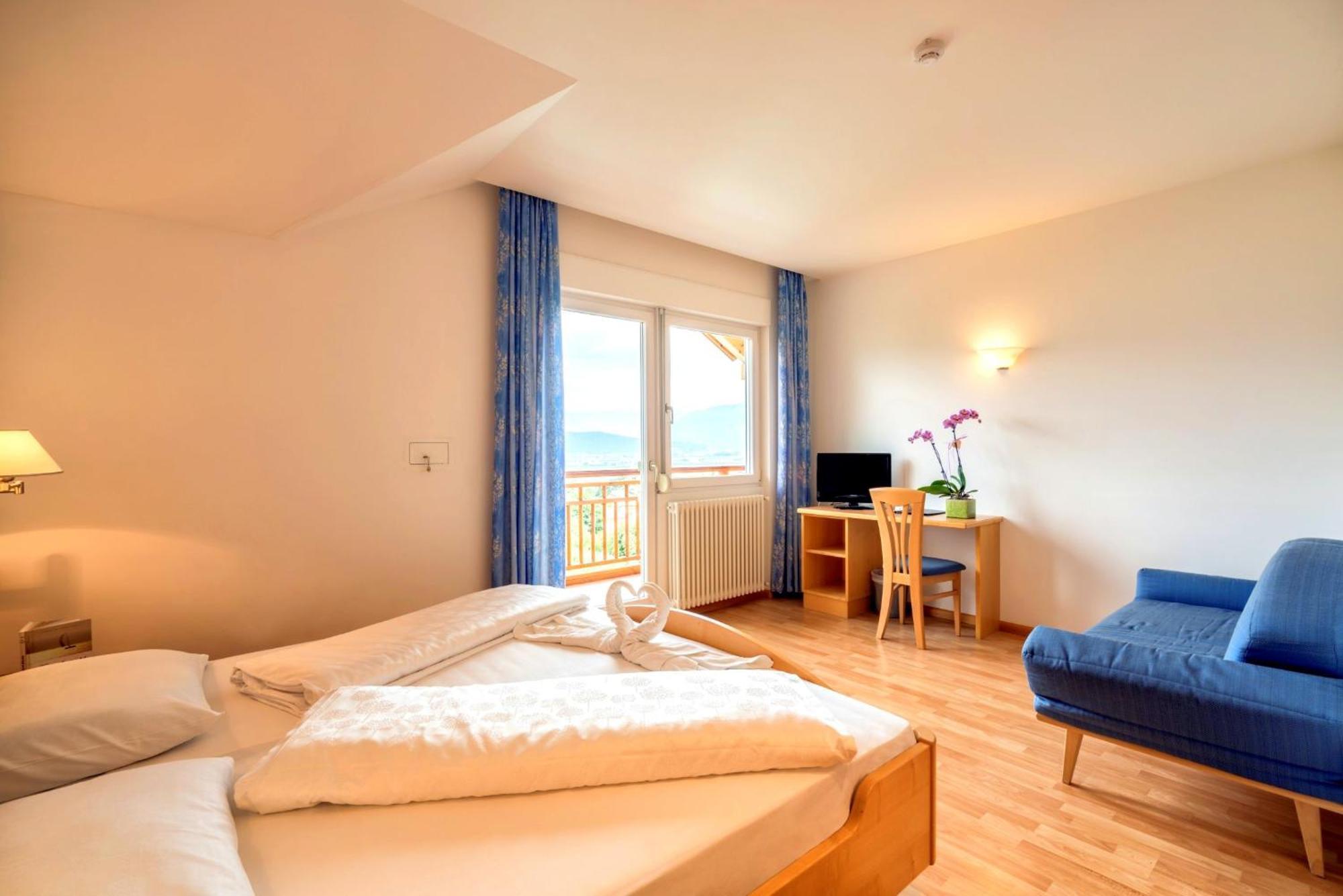 Hotel Garni Gruener Baum ライヴェス エクステリア 写真