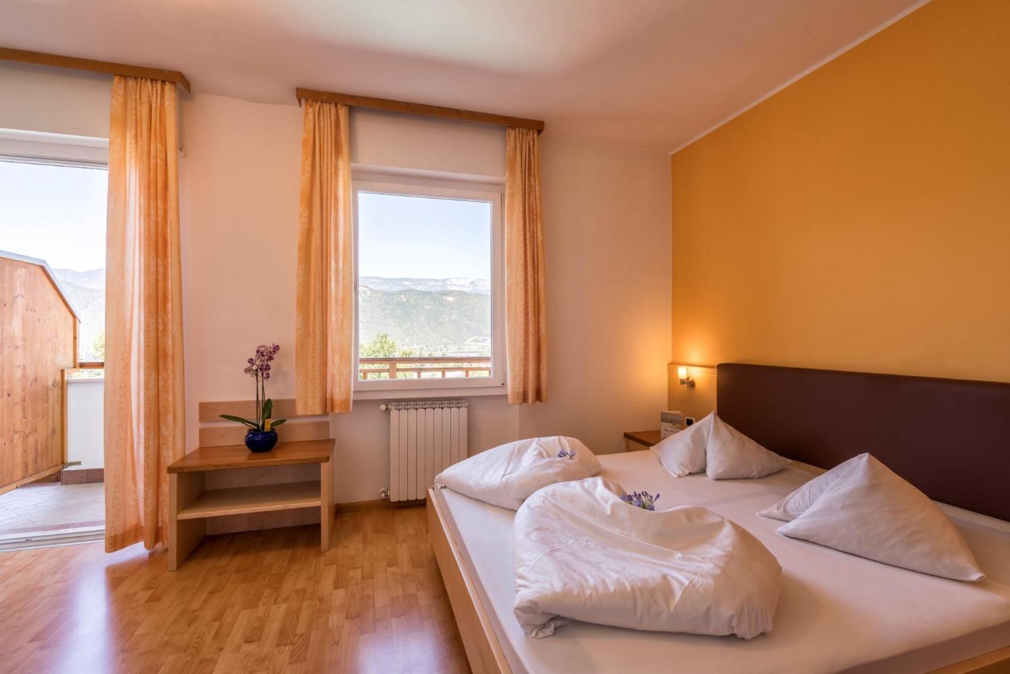 Hotel Garni Gruener Baum ライヴェス エクステリア 写真
