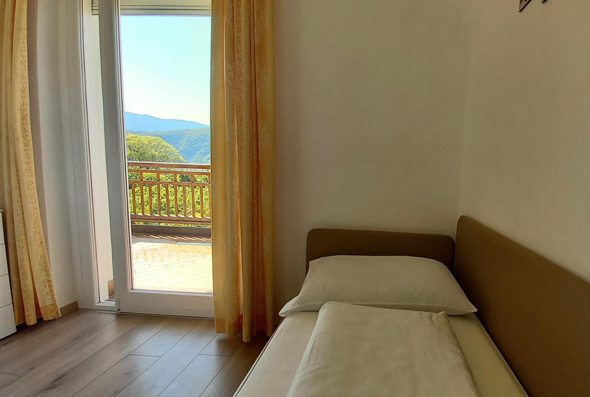 Hotel Garni Gruener Baum ライヴェス エクステリア 写真