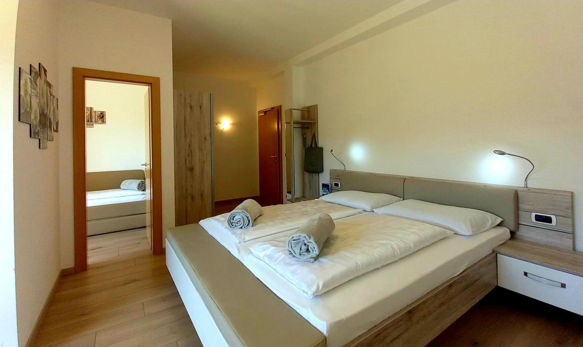 Hotel Garni Gruener Baum ライヴェス エクステリア 写真