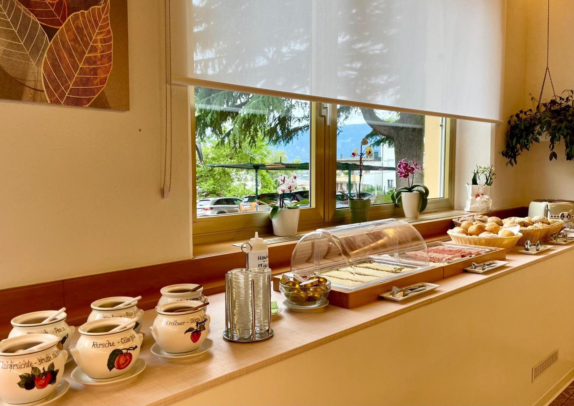 Hotel Garni Gruener Baum ライヴェス エクステリア 写真