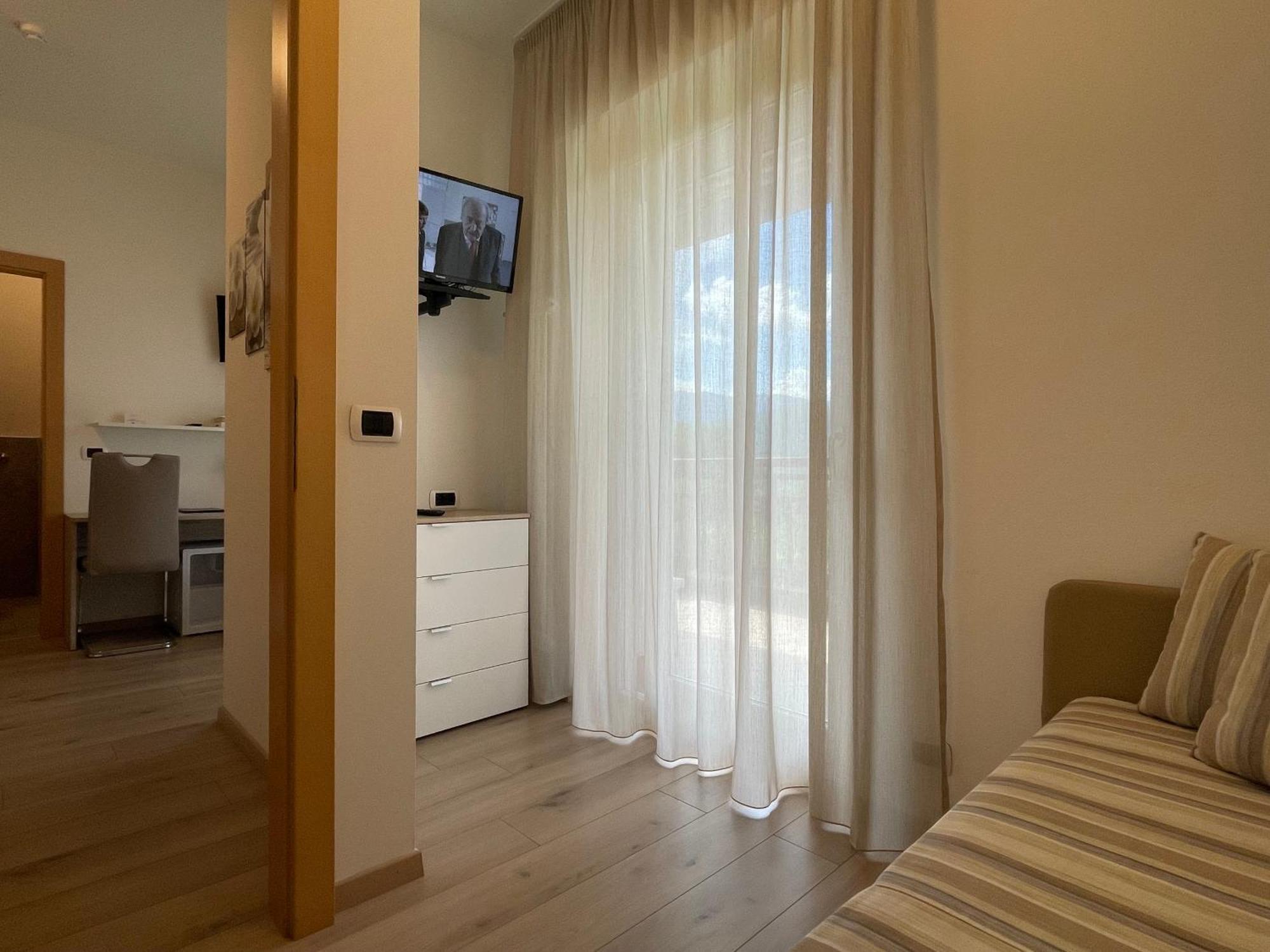 Hotel Garni Gruener Baum ライヴェス エクステリア 写真